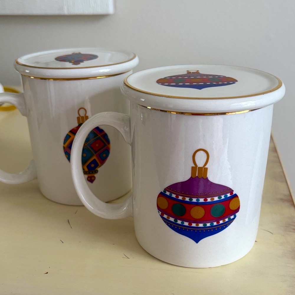 Gibson Christmas Ornaments Coffee Mugs Cup Gold Rim Lid Coaster Festive Holiday